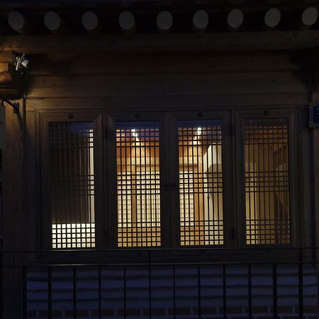 The Korean Traditional Hanok In Downtown Seoul For Convenient Public Transportation - Seoul Ari Eksteriør bilde