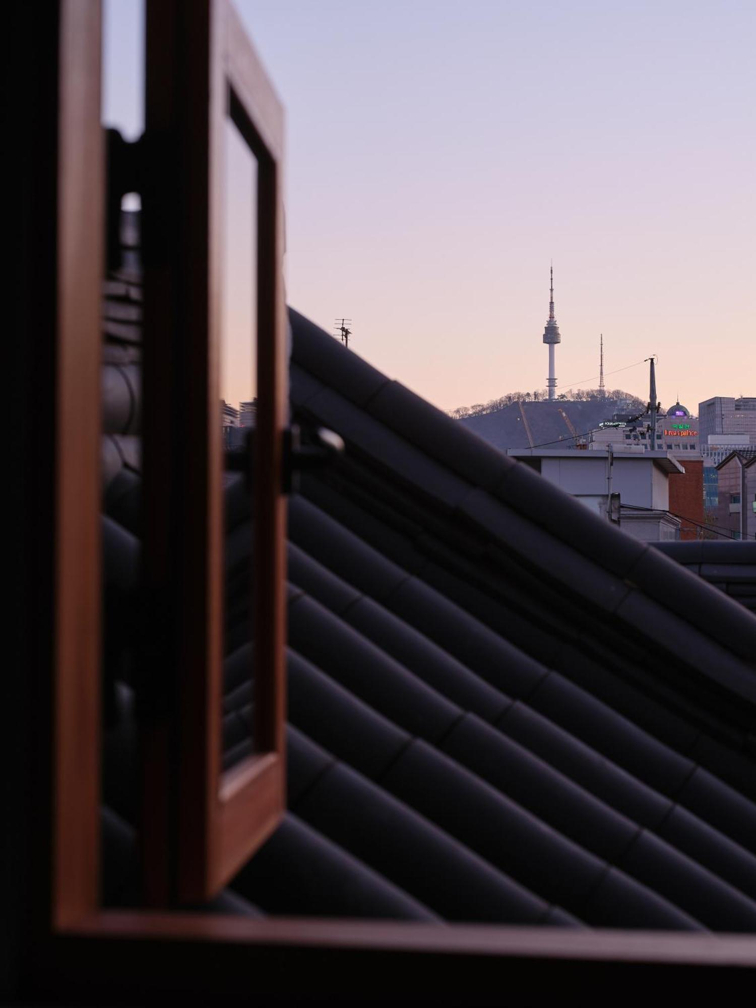 The Korean Traditional Hanok In Downtown Seoul For Convenient Public Transportation - Seoul Ari Eksteriør bilde